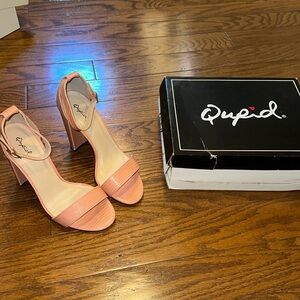 qupid light pink heels size 7